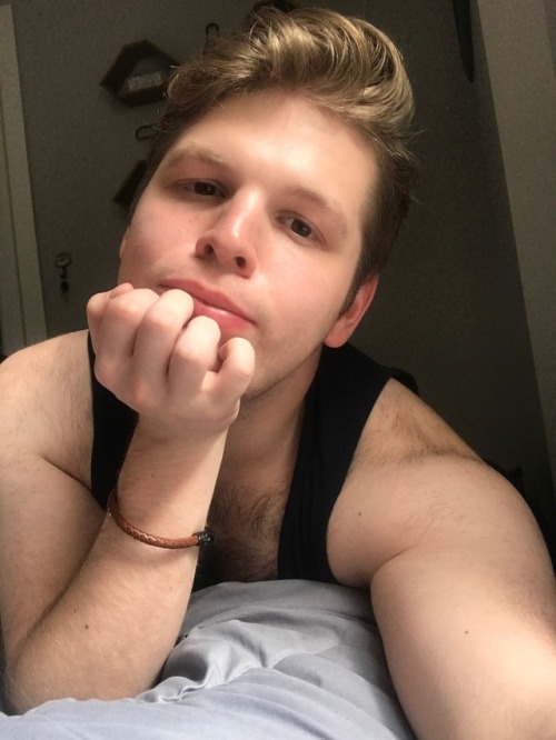 stillglowinstillcrowin:Local boi is back in Brooklyn and HUNGRY
