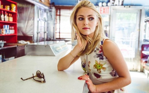 adore-women:  AnnaSophia Robb