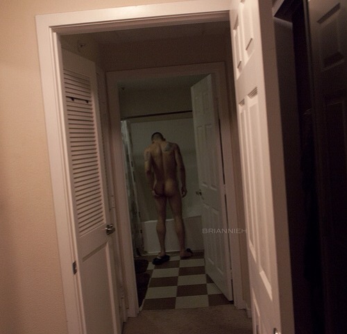 briannieh:  Jumping in the shower. #LosAngelesTrip #briannieh  ❤️❤️❤️❤️