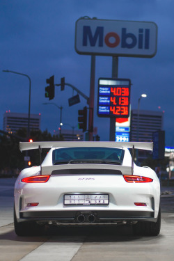 motivationsforlife:  Gas Stop by Ian Altamore
