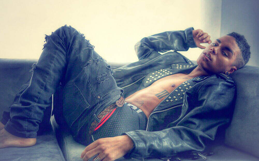 black-dicks-r-us:  HORNY FOR BLACK DICK? There are over 10,000 Black Gay Videos @