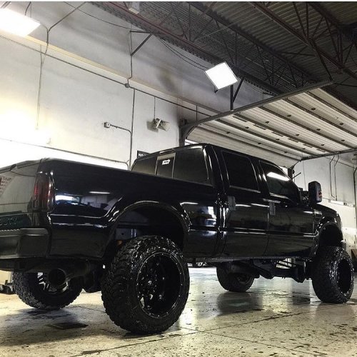 mikesnicetrucks:  This Truck Is Shining!  😈😈murdered