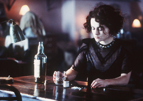 twice-as-drunk: Helena Bonham Carter films18/36 - The Heart of Me || 2002 (Dinah)