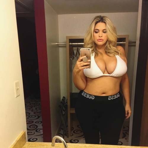 Porn thickn-ass:  Your curvy hookup is waiting! photos