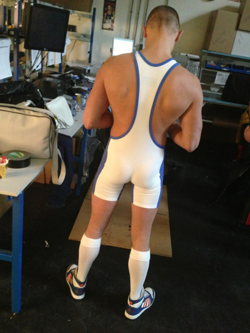 singletman:  houseofxy:   Have we ever mentioned we have the BEST job in the world? Om nom nom.   excellent stud in this hot singlet from xy 