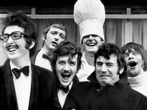 Monty Python / Eric Idle, Graham Chapman, Michael Palin, John Cleese, Terry Jones, Terry Gilliam.