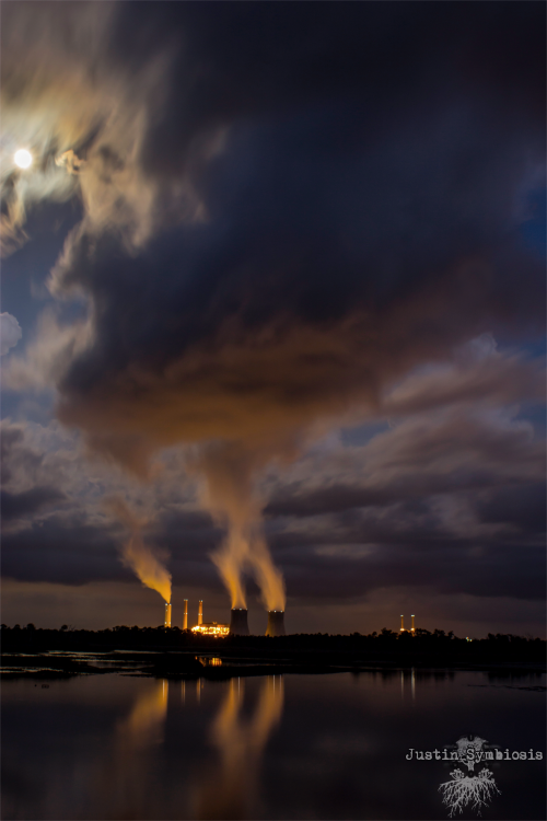 &ldquo;Nuclear Night, 20sec Exposure - Crystal River, FL [OC][1000x1500]&rdquo; on /r/Exposu