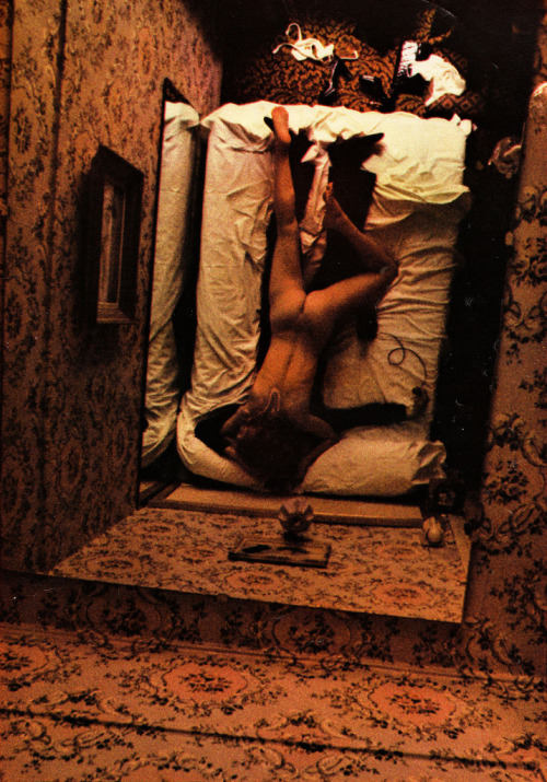 k-ela-ino:  art-mirrors-art:  Helmut Newton porn pictures