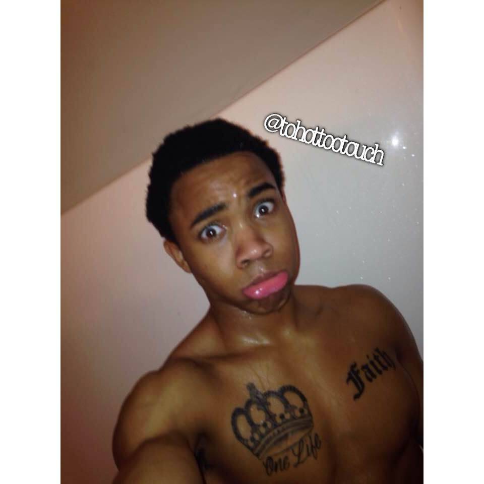 tohottootouch:  baby tell them whats up http://tohottootouch.tumblr.com/tagged/Khalil+WELLS/