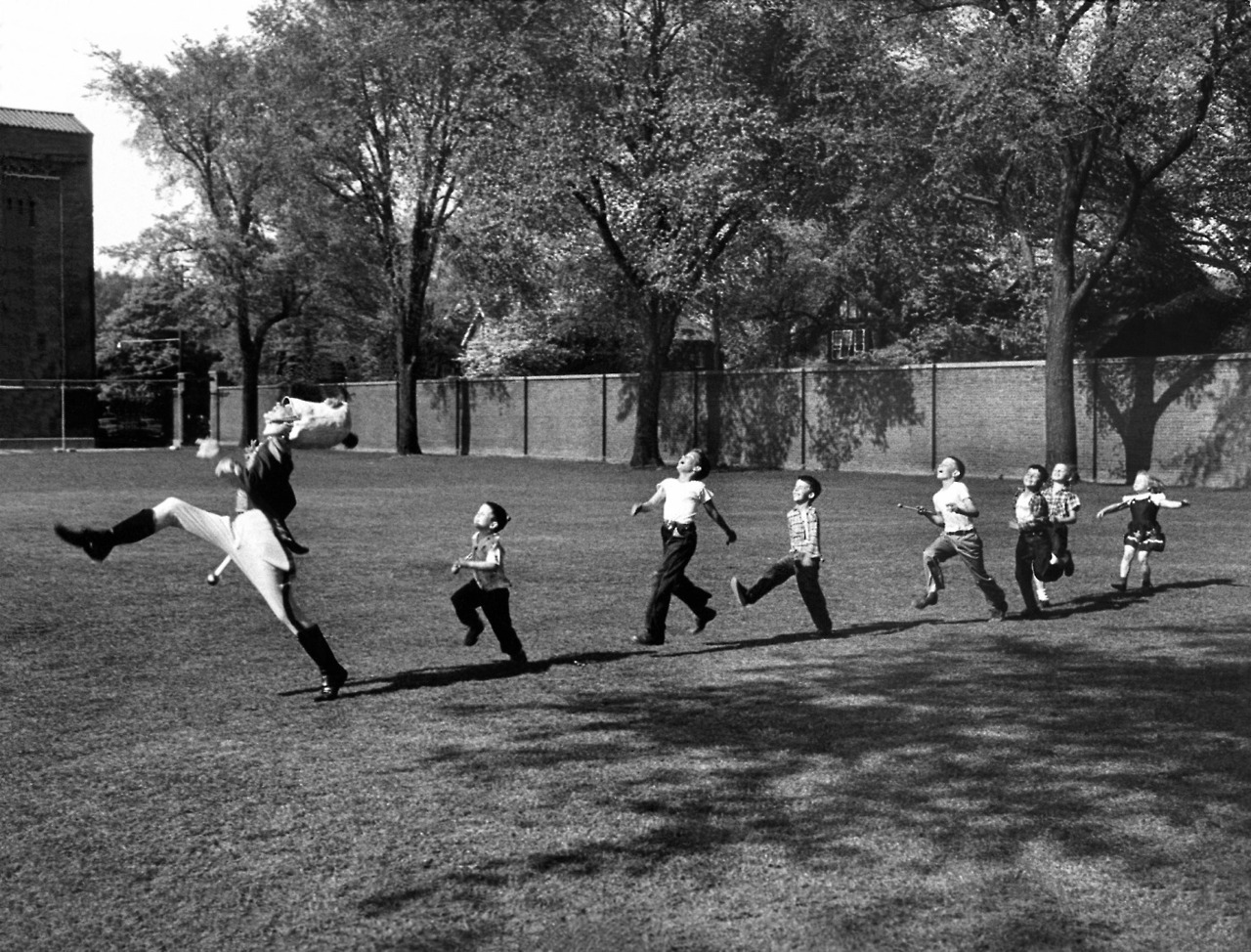letaobloquista:   Alfred Eisenstaedt, Drum Major at the University of Michigan, 1950