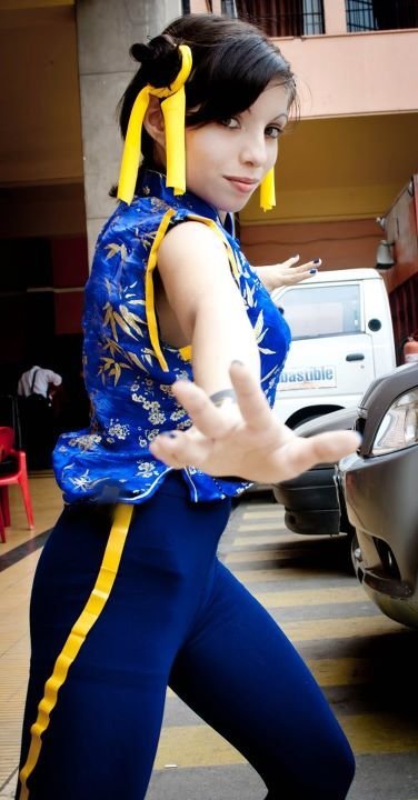 Fandom: Street Fighter.Cosplayer: Cony-Tenten.Character: Chun-Li.