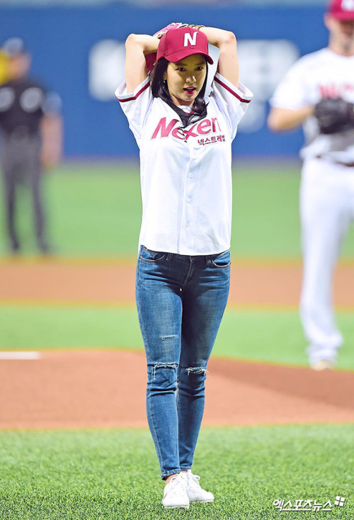 170704 - Jihyo for the opening of 2017 KBO League Baseball Game today..[Nexen Heroes vs Hanwa Eagles