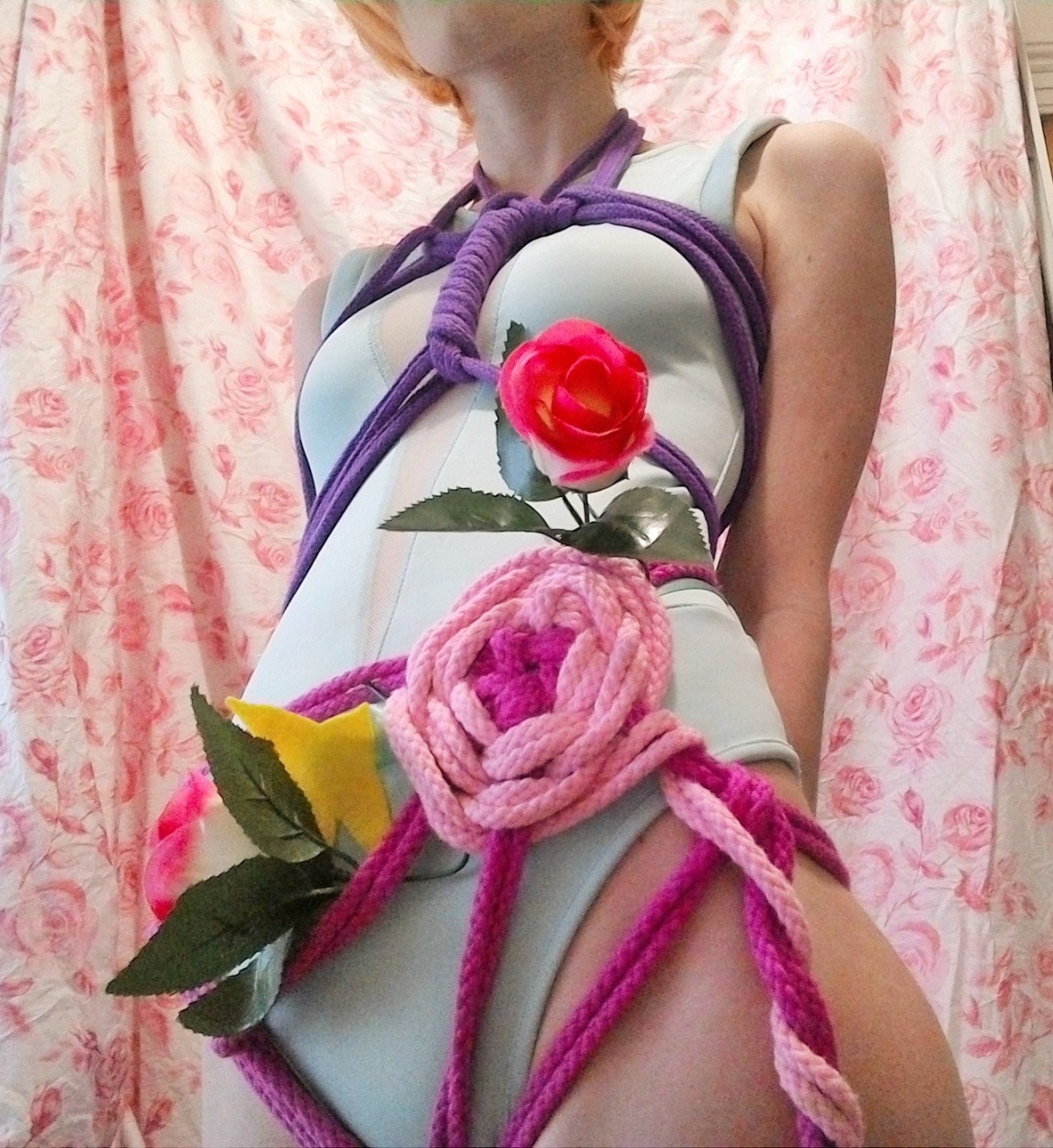 m3rryg4m:  Check out the cute rope rose I made for today’s Pearl commission! &lt;3
