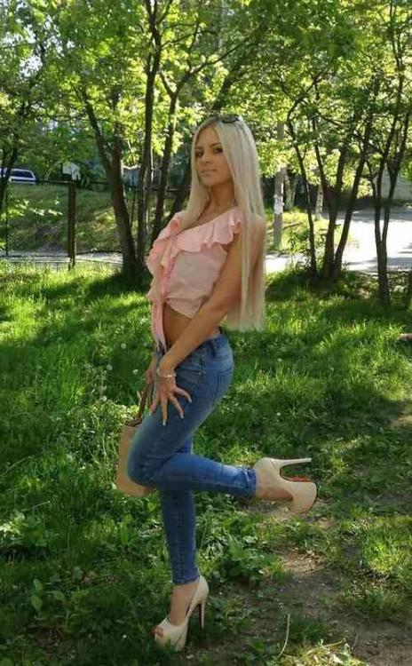 are-those-shoes-on-sale:  #heels #jeans #legs #arethoseshoesonsale ?