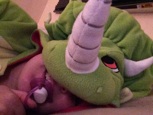 kitten-tailss:  Imma little baby triceratops!!