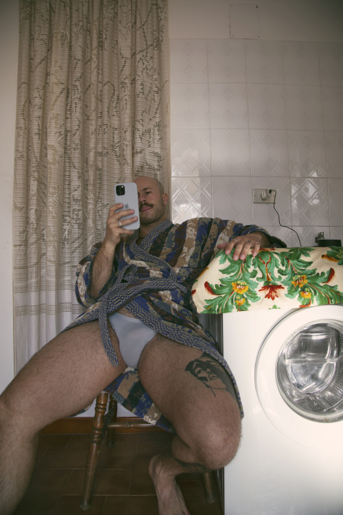 kentvee: giacomorecchia: LAUNDRY FAKE SELFIE