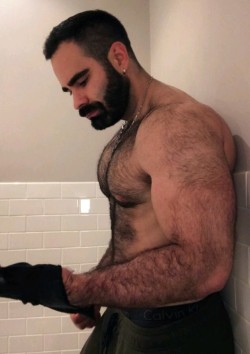 hairymacho:  http:/hairymacho.tumblr.com