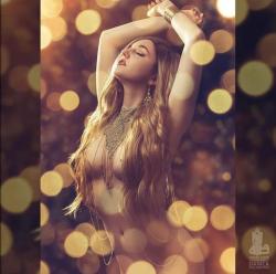 love-cosplaygirls:  Aphrodite showered in lights by Danica Rockwood