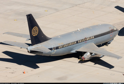 aviationgreats: B737-200 resting in SBD apron.