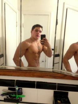 youngjocks:  More of this sexy jock