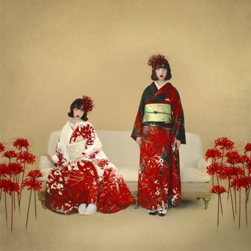 Higanbana (red spider lily) furisode, by Eninaru (photoshoot by, OP stresses that this pattern can b