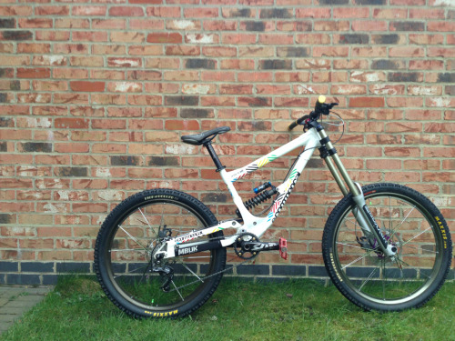 chaosth30ry: My bike is almost perfect! I love it, so dialed, almost.. I need new pedals..