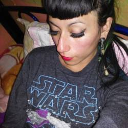 its-gata-salvaje:  #biglashes #redlips #bettybangs #thehulkearrings #starwars #starwarsfan #geek #geekgirl #guerradelasgalaxias