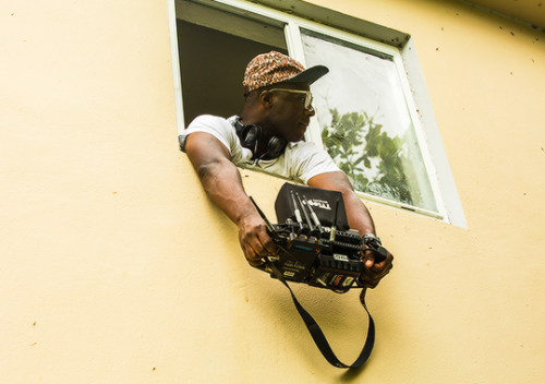 blackinmotionpictures:Barry Jenkins behind the scenes of MOONLIGHT