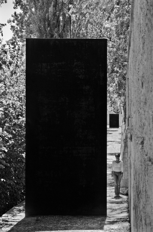 Porn photo contemporary-art-blog:  Richard Serra, Walking