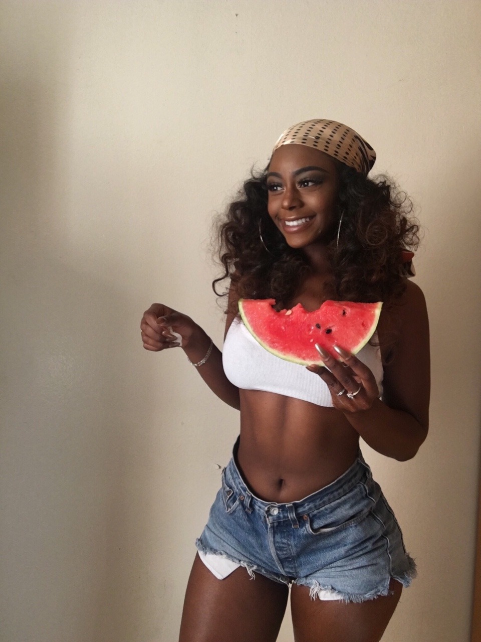 itsjustajlove:  Issa Snack 