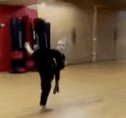 feiyueusacanada-australia:  Kung Fu Legs can let you become the most beautiful scene! Pay attention to Tai Chi Clothing. more on http://www.icnbuys.com/tai-chi-clothing-uniform.   follow back 