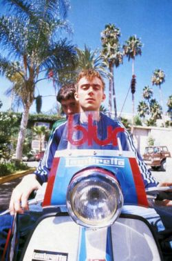 guerrillaoperator:Damon Albarn and Graham Coxon, 1994.