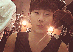 v-ixx:  ～(^з^)-☆ 