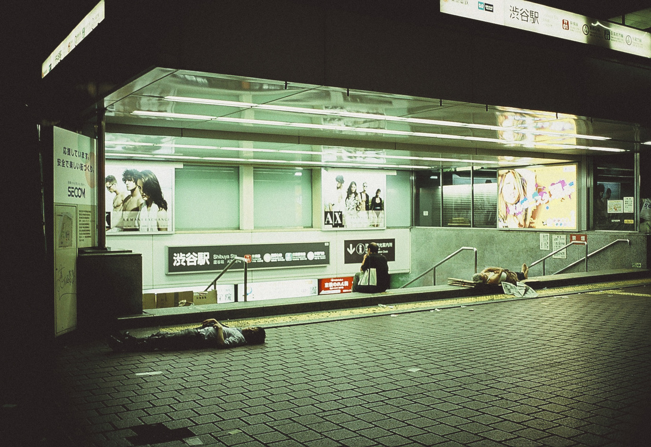 Tokyo | 2013 archive
A drunk salaryman sleeping in front of an entrance of subway in Shibuya on a Saturday morning.
Photo: Richard Atrero de Guzman