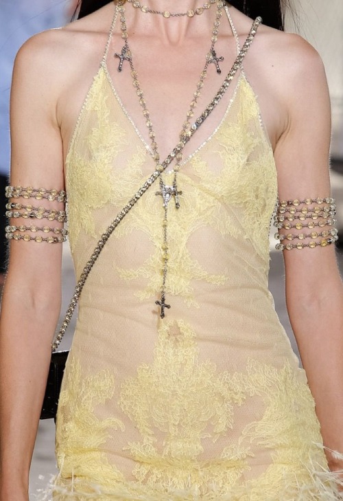 forlikeminded:    Givenchy - Pret-a-porter - Cruise 2016   