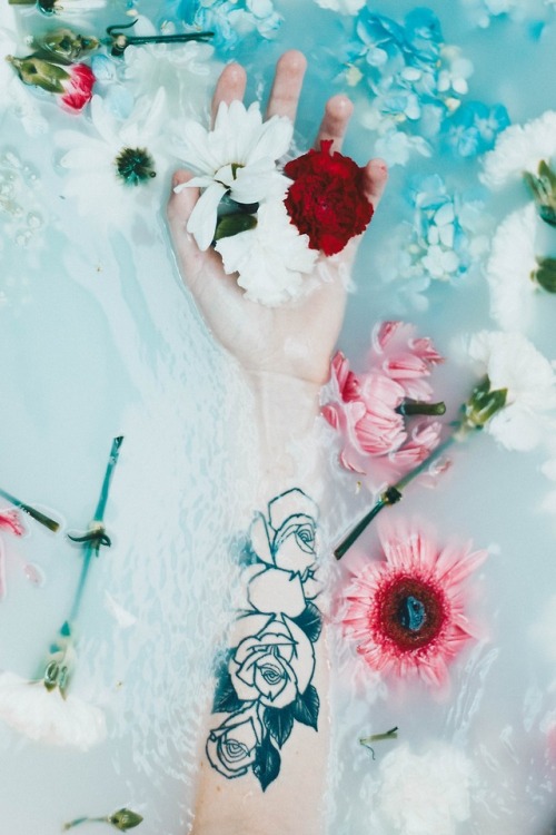 moaza: Faded   Photo by Grace Madeline  