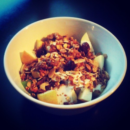 do u have any bananas?#:* #breakfast#homemadegranola#fruits#yoghurt#fit#kiwi#apple#banana#instafood#