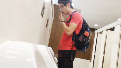 sgspyboy: Singapore urinal spycam 100 likes for the video ;)