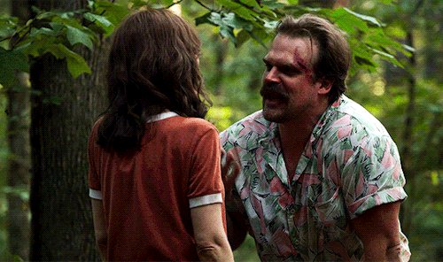 illusionlovers:hopper bending down to talk to joyce (◕ᴗ◕)
