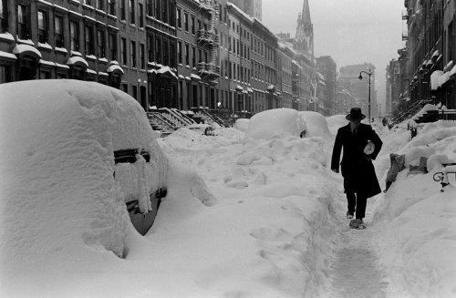 maudelynn:  Blizzard of 1947 ~ New York City via life.com