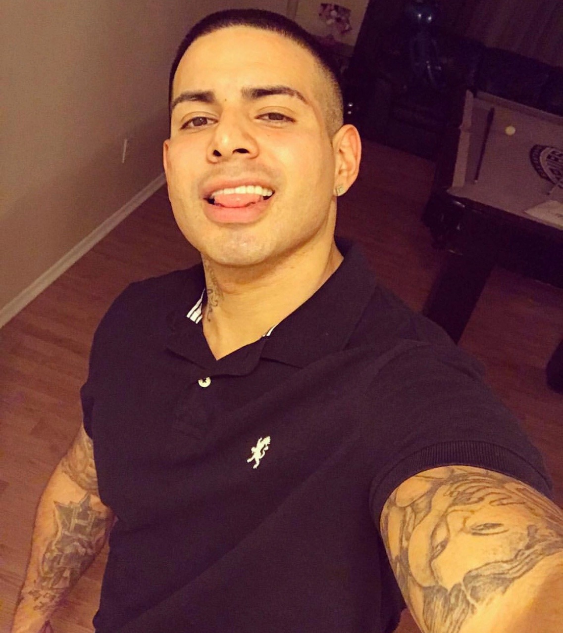 betocheto18:  xitschulosx: i wish i could have his D so bad! idk if this really him
