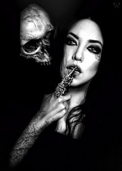 whitesoulblackheart:  Death And The Maiden by Cappry Arts © (Please leave credit … ƸӜƷ) 