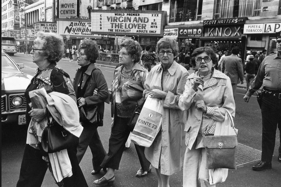 oldnewyork:
“ timessquareblue:
“ Photo by Kenneth Siegel
”
My guess, 1970s
”