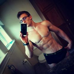 straightkikrequests:  Kik Request: Aaron, Pennsylvania  Check out the muscles on this straight Pennsylvanian guy!   Send me in your kik requests here: straightkikrequests.tumblr.com/ask  