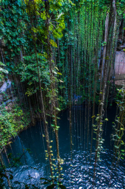 10bullets:  Cenote de Ik-Kil by Alejandro Rosúa