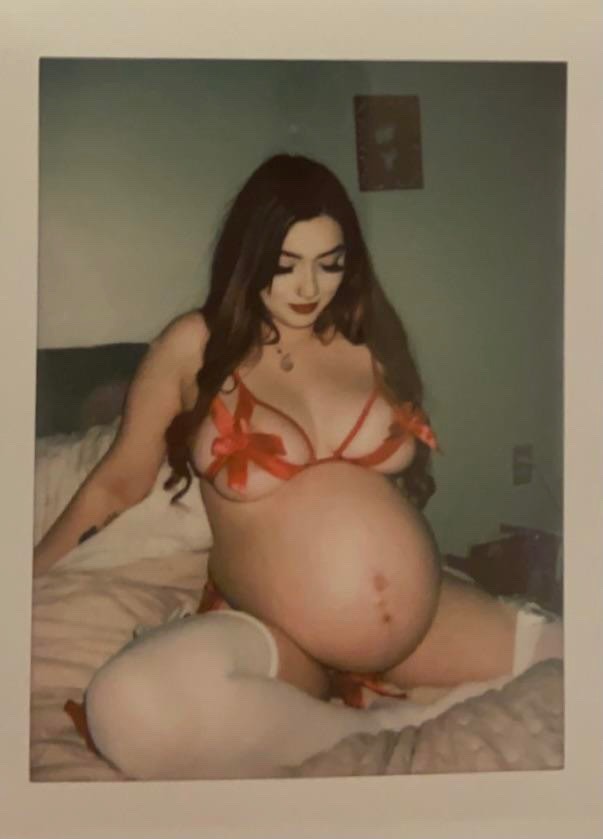 panchowithab:Sexy pregnant belly
