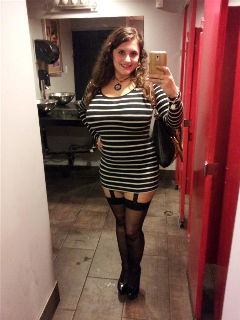 divellup2:  I wanna pin that girl to the wall and fuck the brains out of her