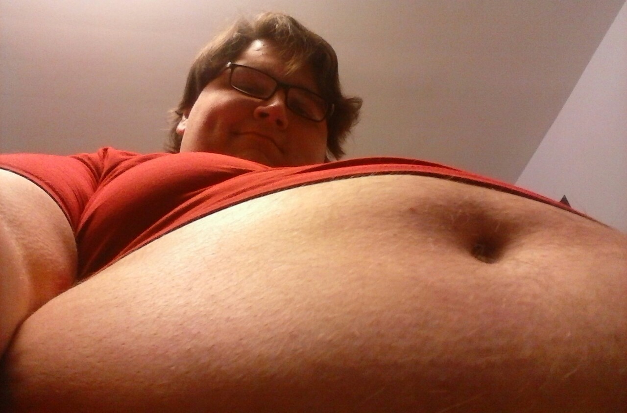 0nigum0:  Bed pics   Over 120 notes in two days, nice 