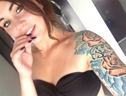 beautifulyinked:  rose-j:  😁  X 