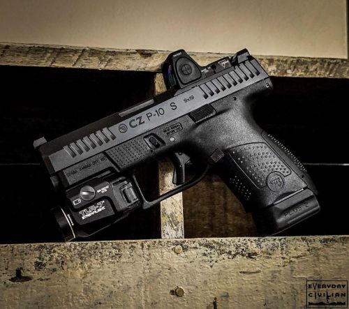 Definitely my favorite winter carry pistol. @czusafirearms P-10 S OR with @trijicon RMR, @streamligh